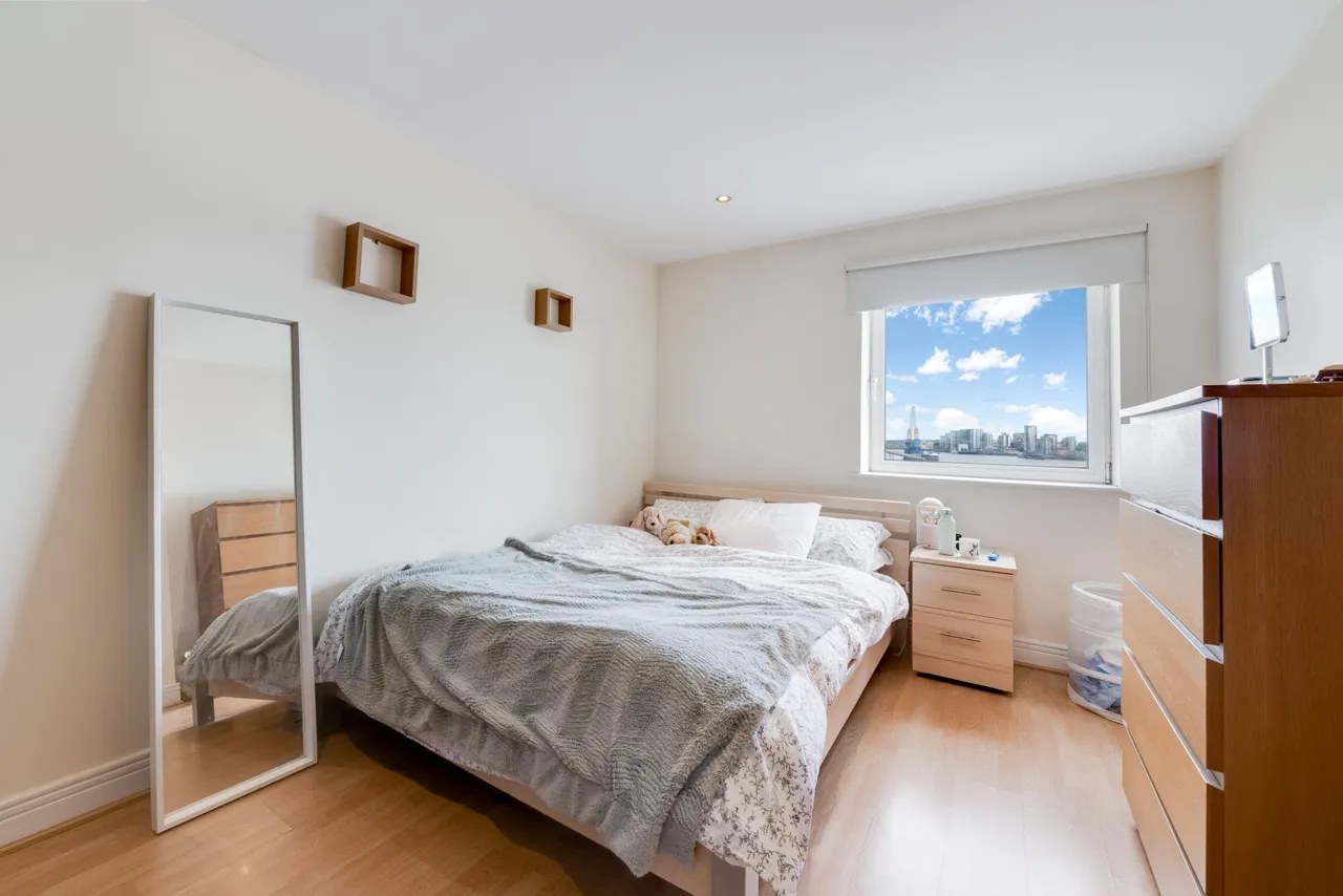 Wards Wharf Approach, London, E16, photo 6