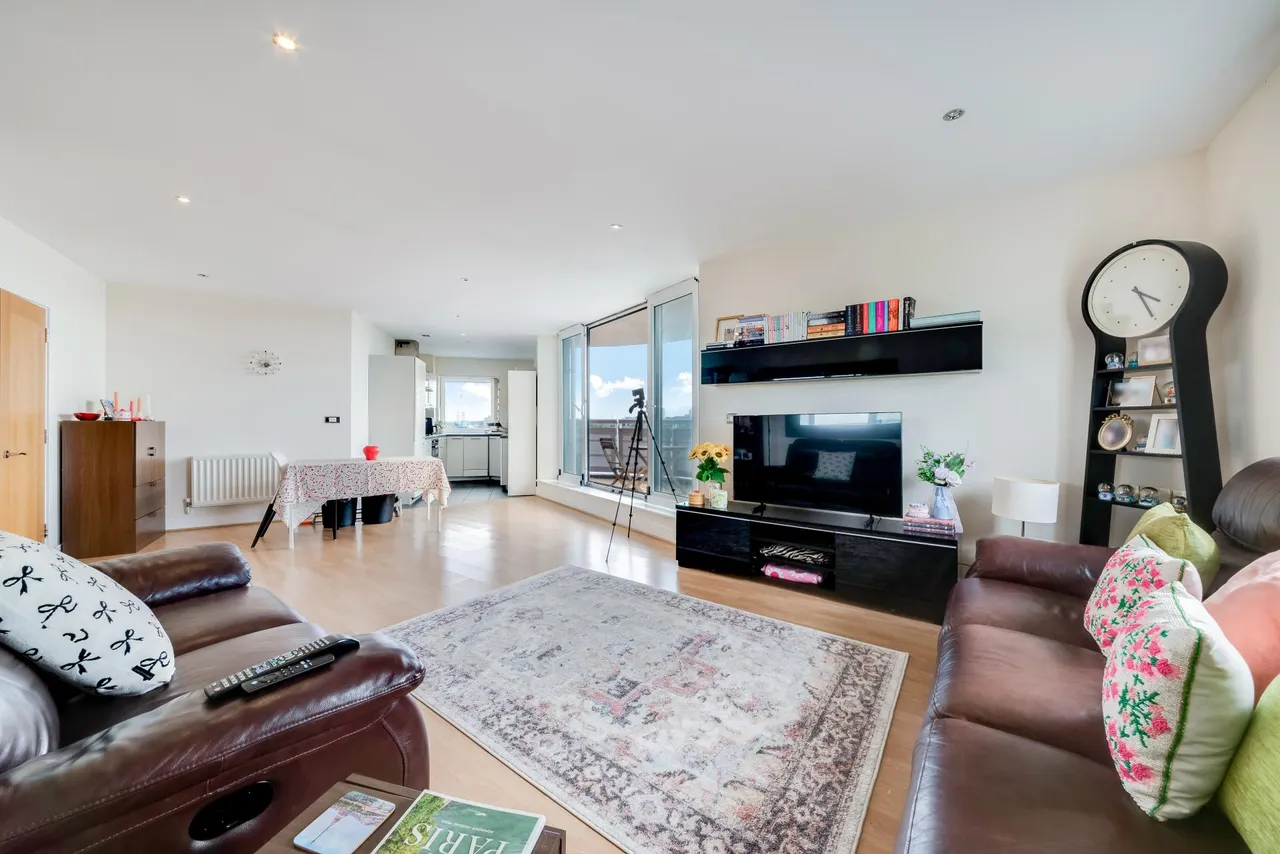 Wards Wharf Approach, London, E16, photo 7