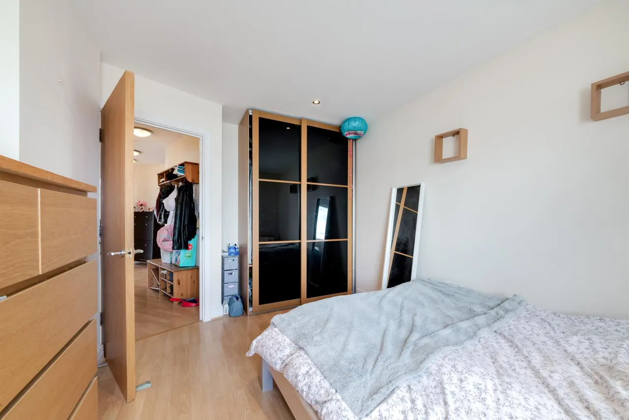 Wards Wharf Approach, London, E16, photo 11