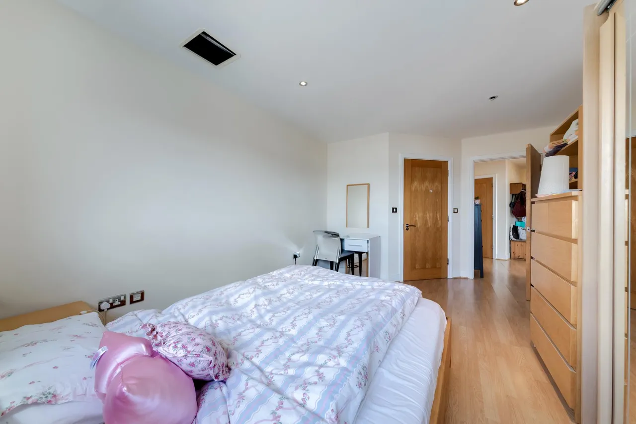 Wards Wharf Approach, London, E16, photo 12