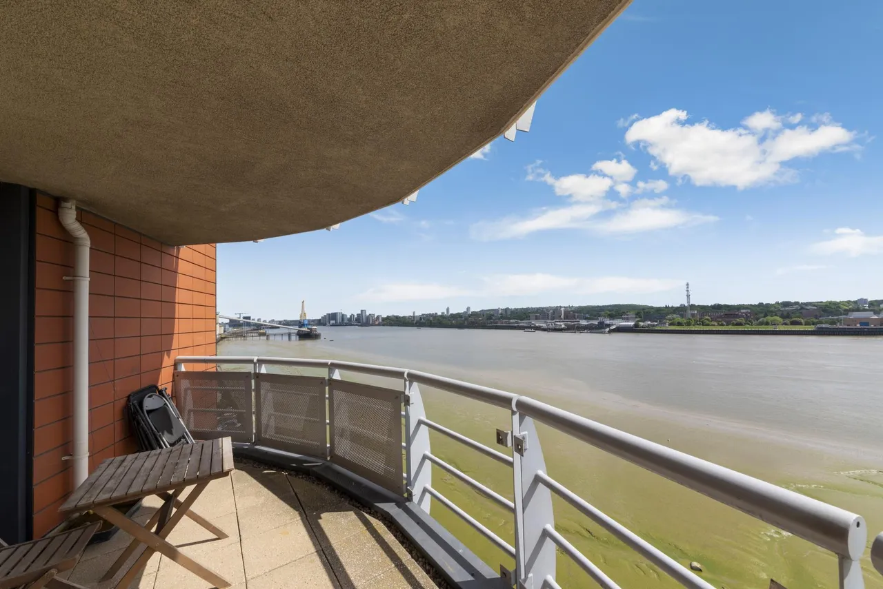 Wards Wharf Approach, London, E16, photo 4