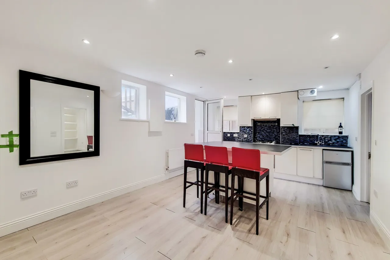 3 bed flat for sale — 19b, Worbeck Road, London