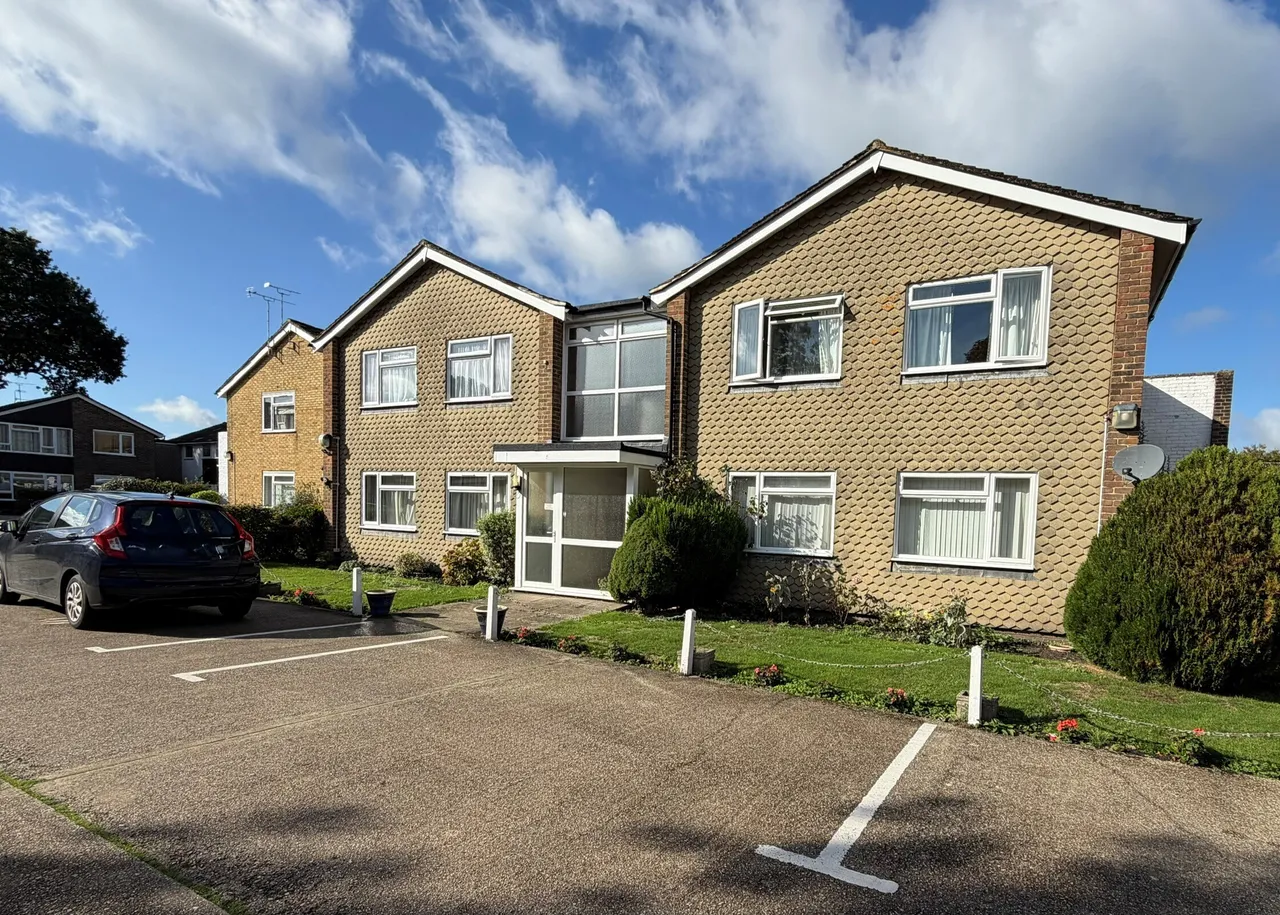 2 bed flat to rent, Holly Court, Storrington, RH20