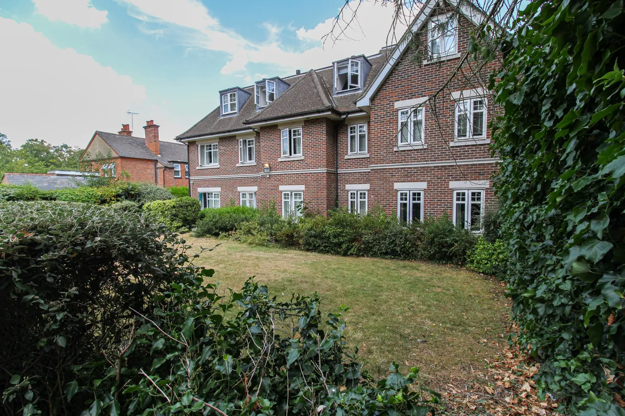 Douglas Court Fleet Road, Fleet, GU51 4QQ, photo 9