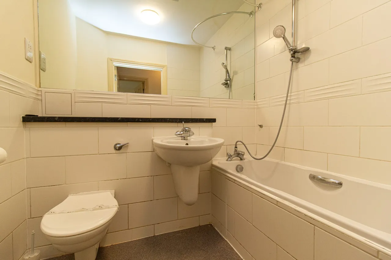 Douglas Court Fleet Road, Fleet, GU51 4QQ, photo 8