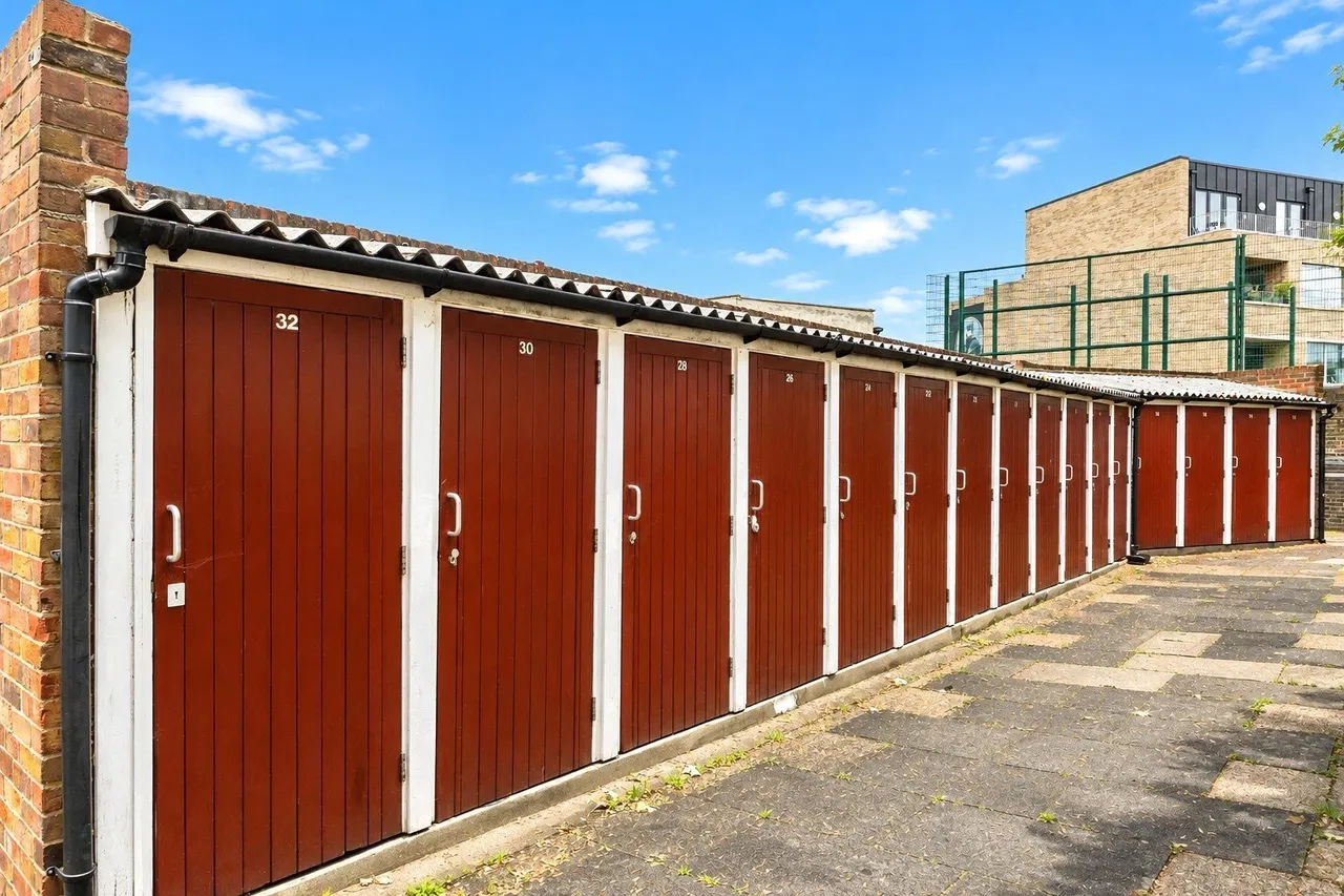 Brooking Road, London, E7, photo 11