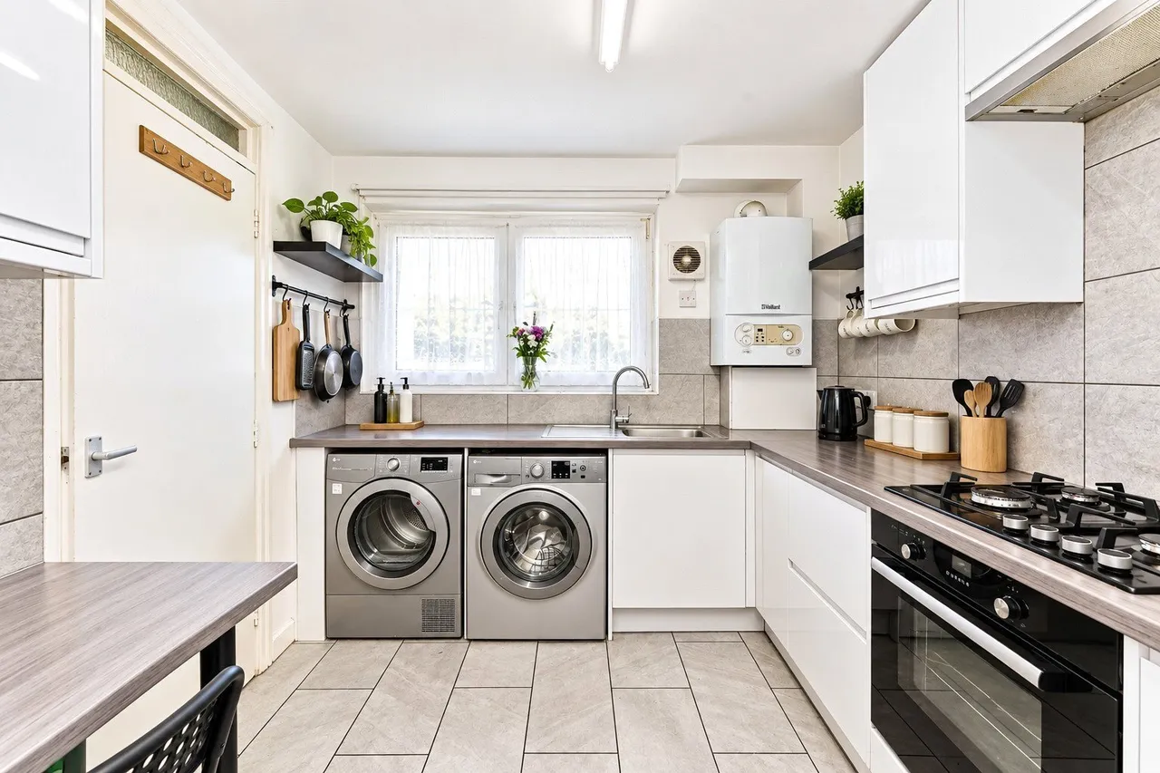 Brooking Road, London, E7, photo 8