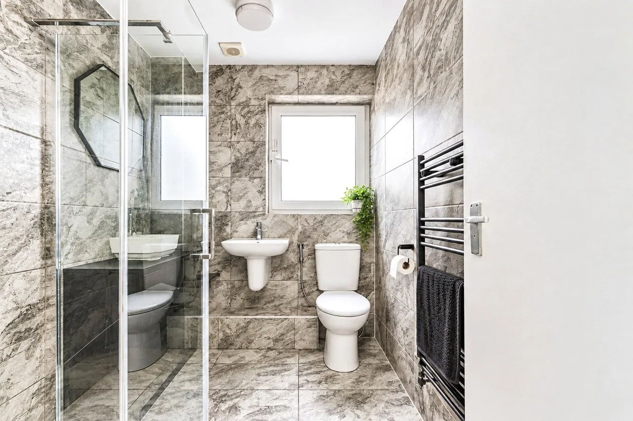 Brooking Road, London, E7, photo 10