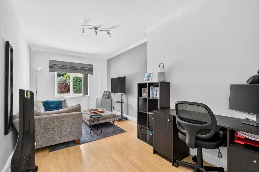 Hare Hill, Row Town KT15 1DG, photo 7