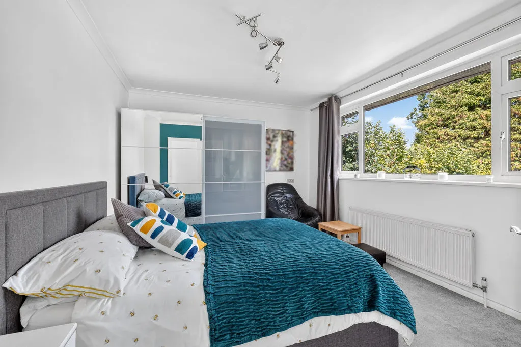 Hare Hill, Row Town KT15 1DG, photo 14