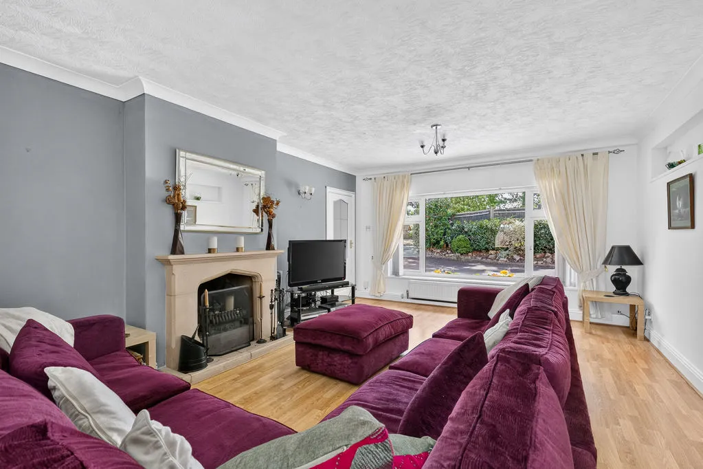 Hare Hill, Row Town KT15 1DG, photo 5