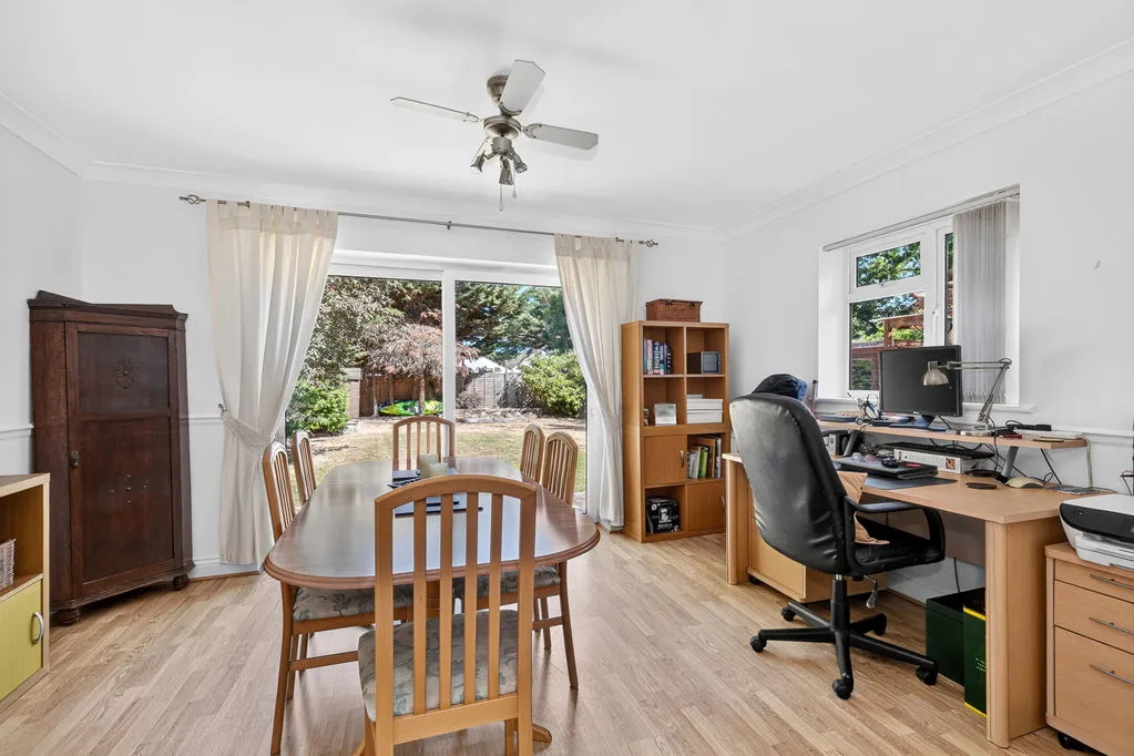 Hare Hill, Row Town KT15 1DG, photo 6