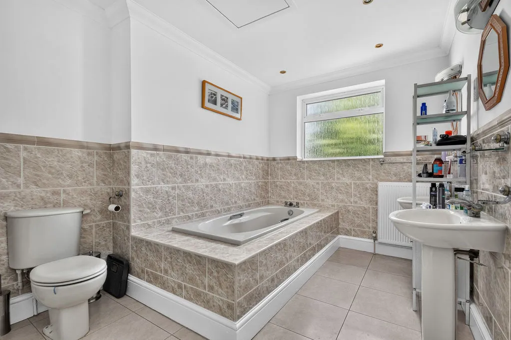 Hare Hill, Row Town KT15 1DG, photo 16