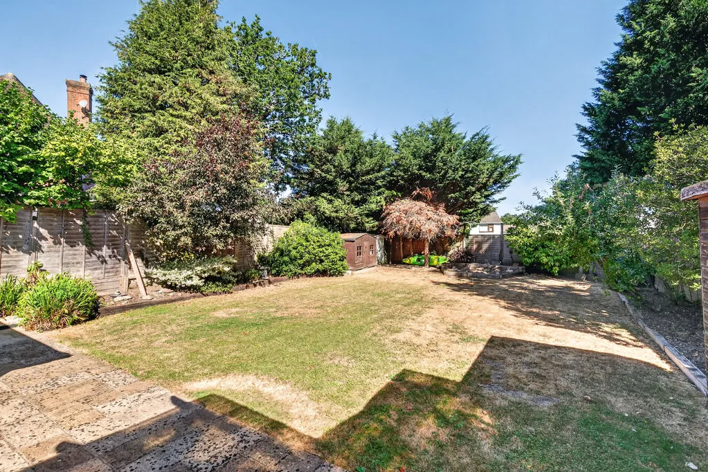 Hare Hill, Row Town KT15 1DG, photo 19