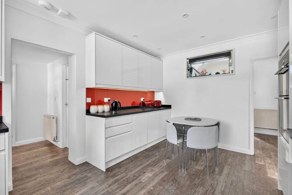 Hare Hill, Row Town KT15 1DG, photo 8