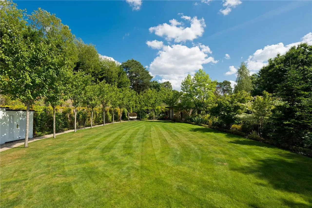 St George's Hill, Weybridge, Surrey, KT13 0NR, photo 10