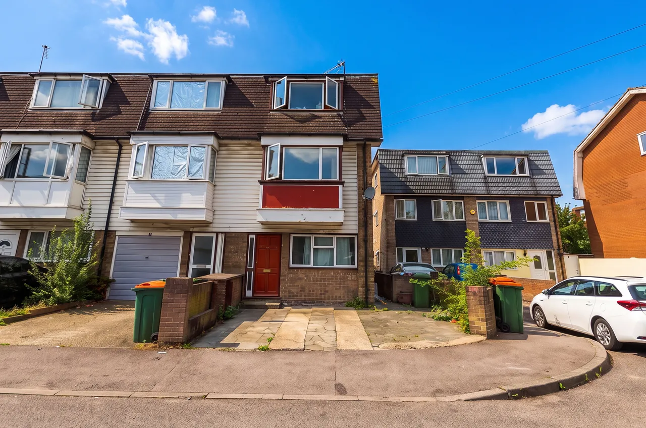 4 bed house for sale — 68 Atkinson Road, London