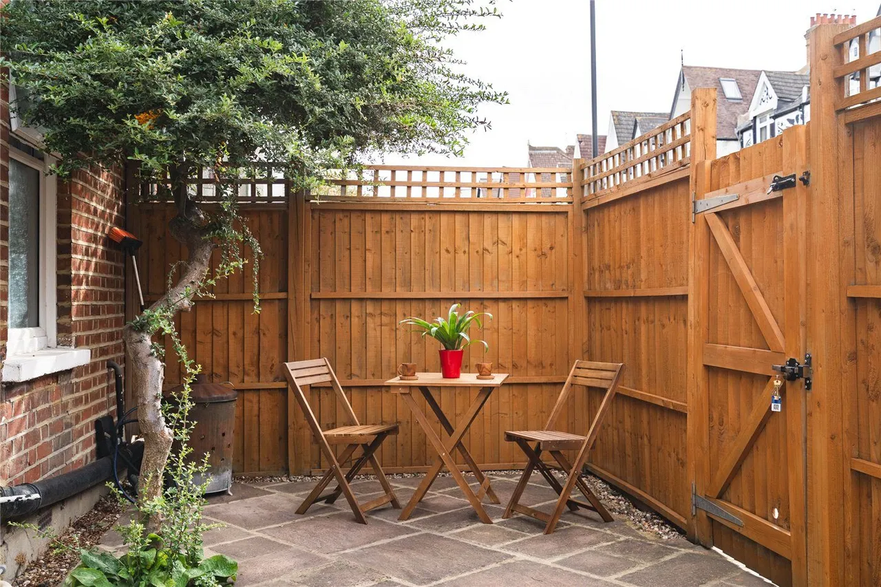 Salford Road, London, SW2, photo 11