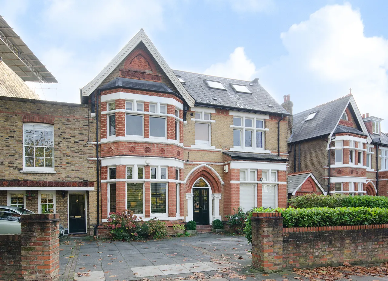 2 bed flat for sale, London, W5