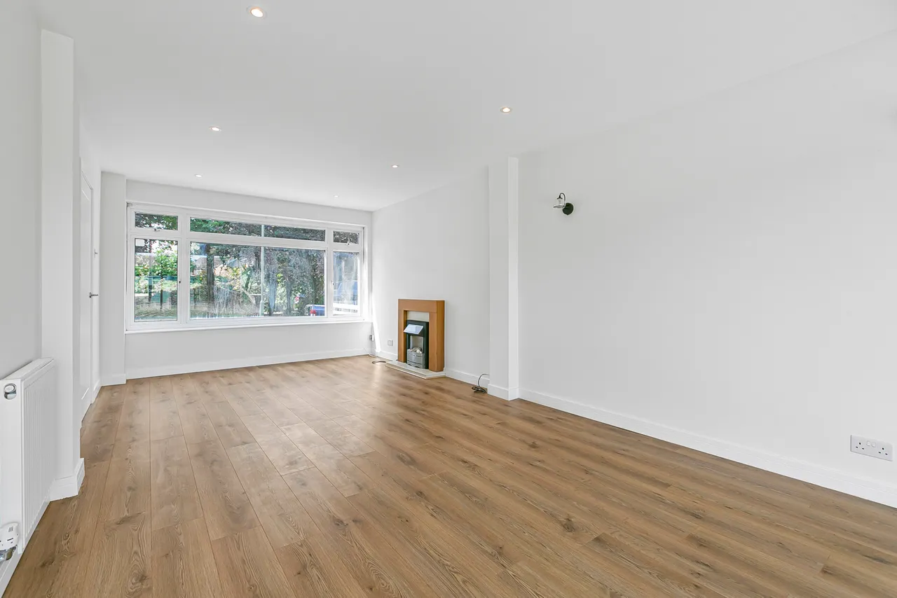 Staines Road East, Sunbury-on-Thames, TW16, photo 2