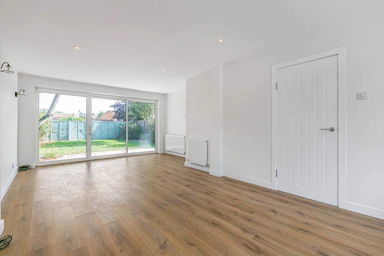 Staines Road East, Sunbury-on-Thames, TW16, photo 4