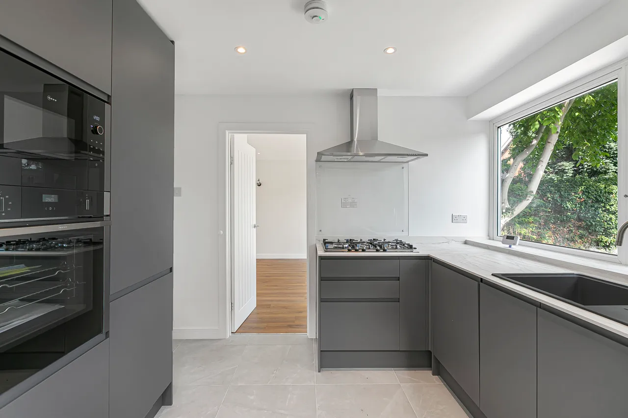Staines Road East, Sunbury-on-Thames, TW16, photo 6