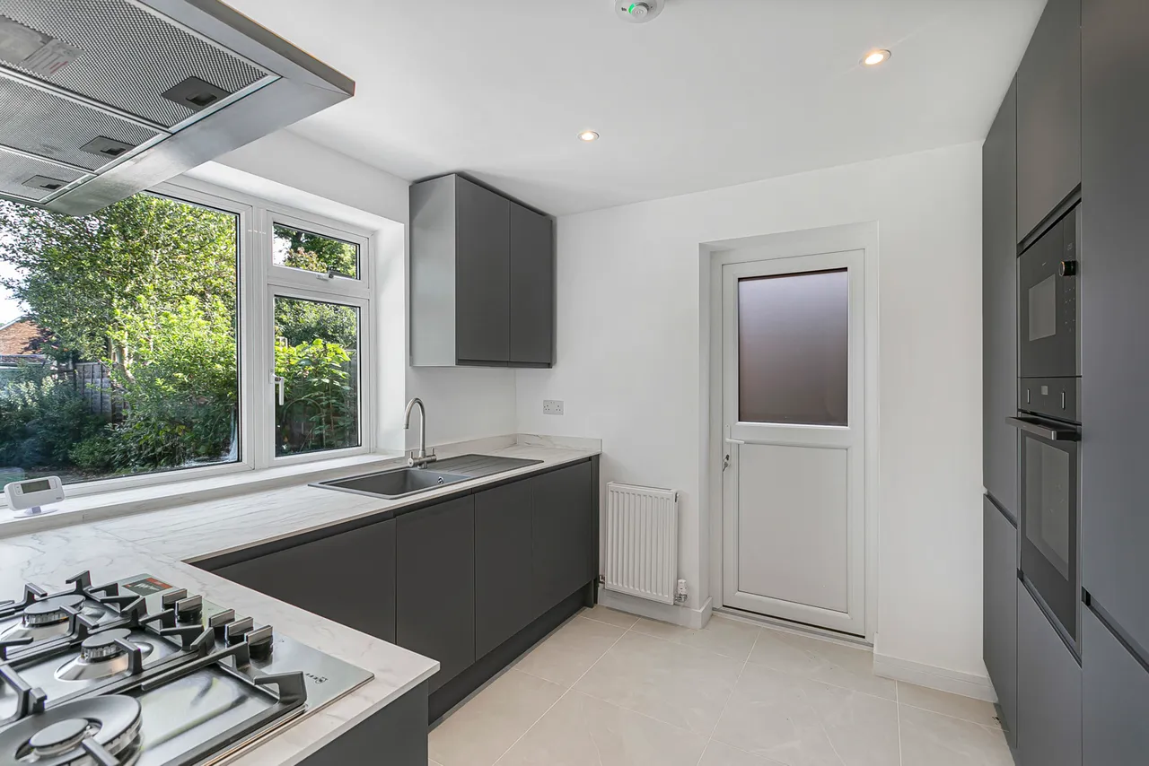 Staines Road East, Sunbury-on-Thames, TW16, photo 5