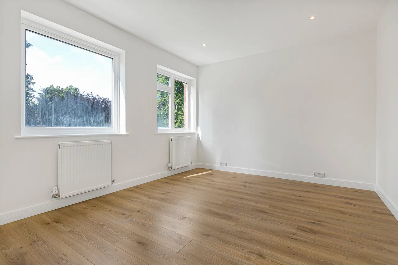 Staines Road East, Sunbury-on-Thames, TW16, photo 10