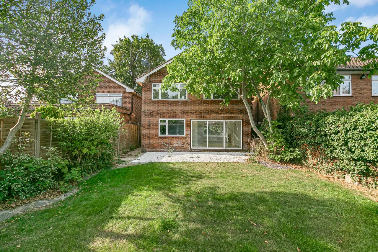Staines Road East, Sunbury-on-Thames, TW16, photo 13