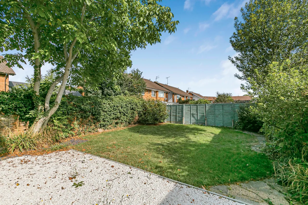 Staines Road East, Sunbury-on-Thames, TW16, photo 11