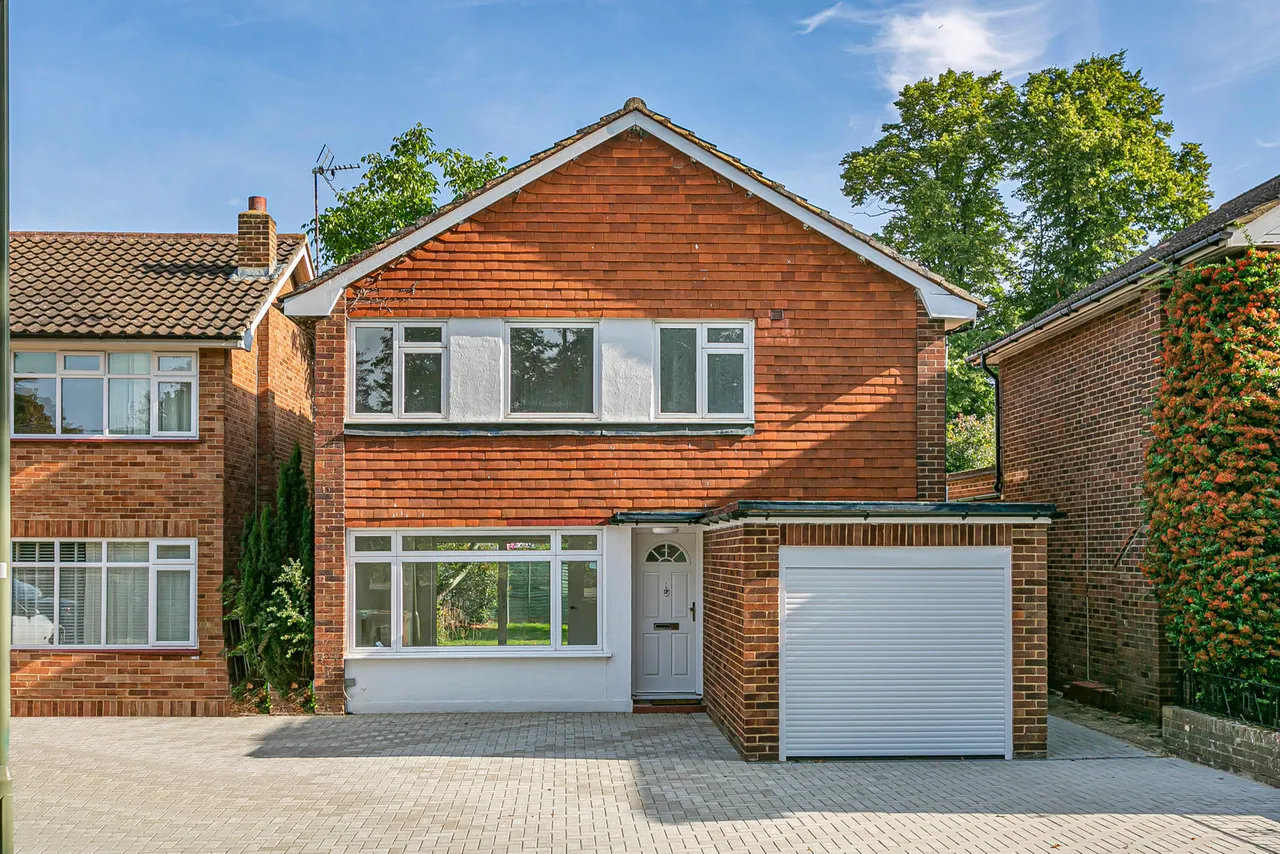 3 bed house for sale, Staines Road East, Sunbury-on-Thames, TW16