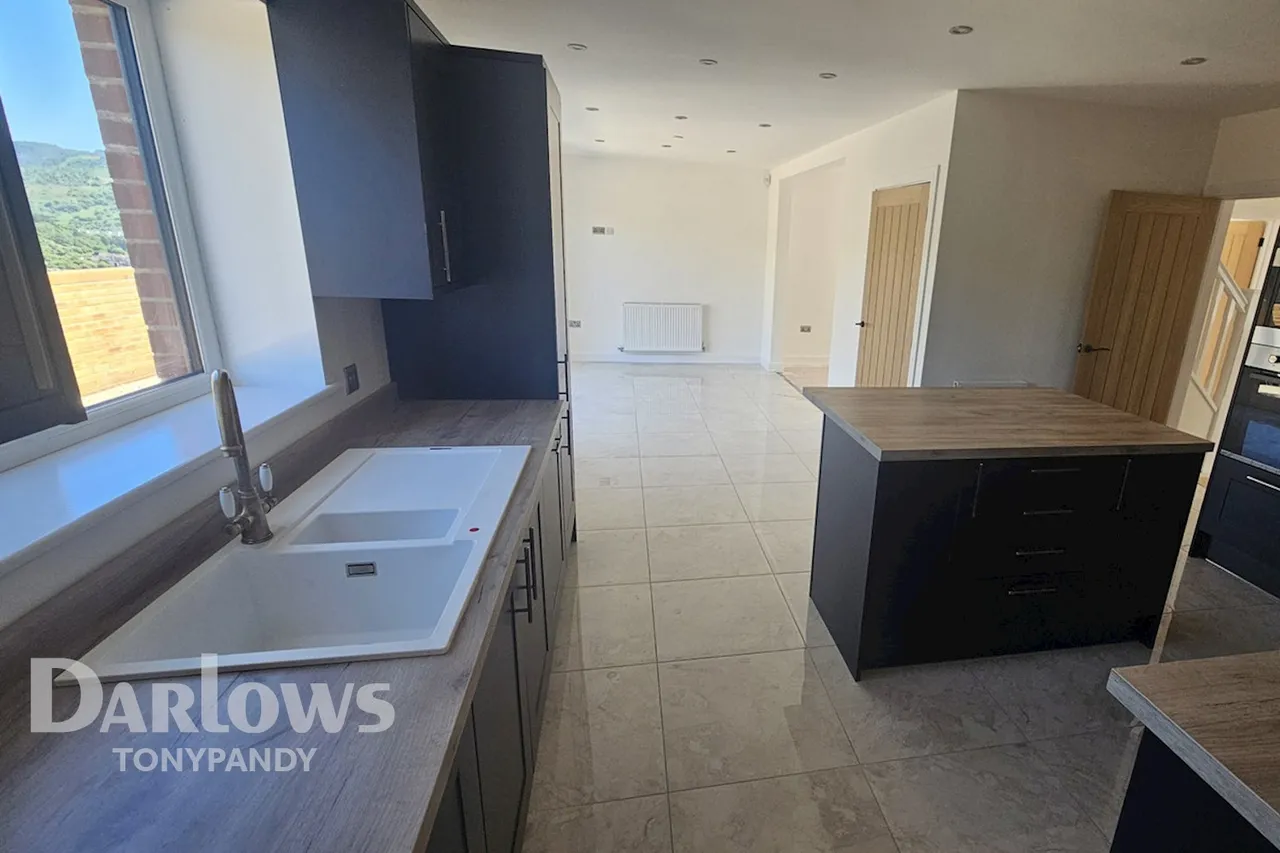 Pleasant Heights, Mount Pleasant, CF39, photo 12