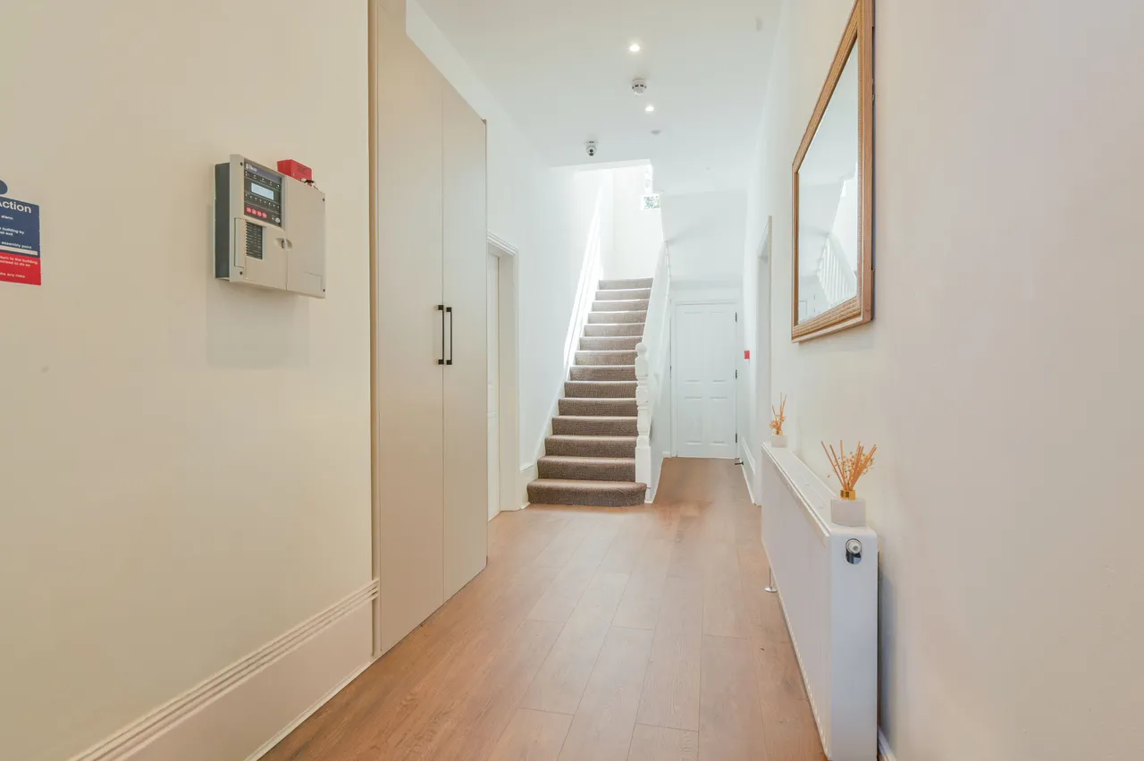 Flat 2a, 34 Mount Park Crescent, London, photo 3