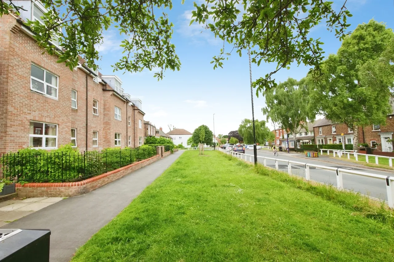 The Village, Haxby, York, photo 11