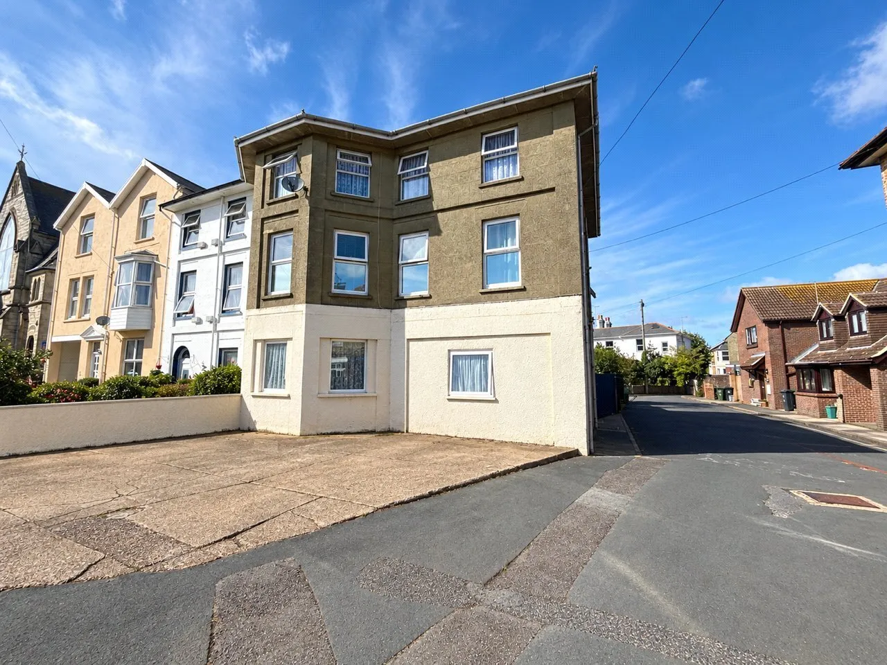 3 bed flat for sale, York Road, Sandown, PO36