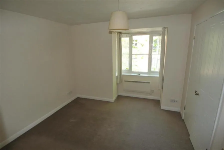 Brighton Road, Addlestone, KT15, photo 4
