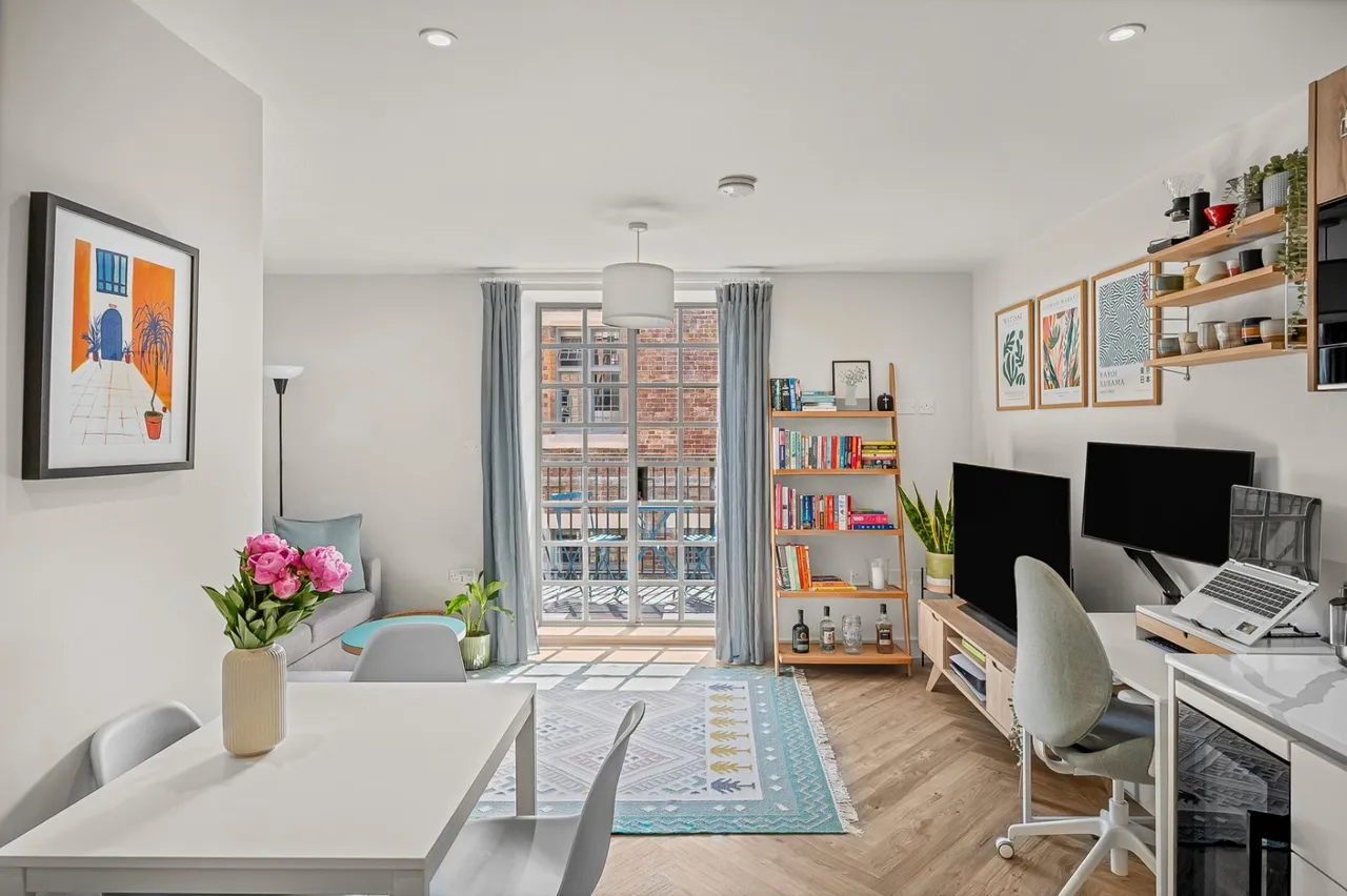 1 bed flat for sale, Seacole Walk, London, SW17