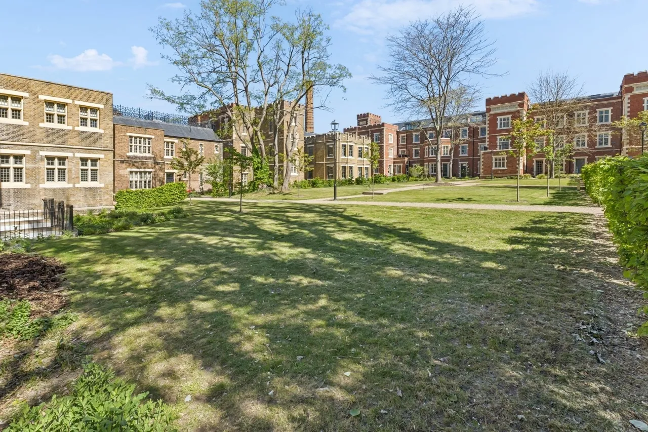 Seacole Walk, London, SW17, photo 12