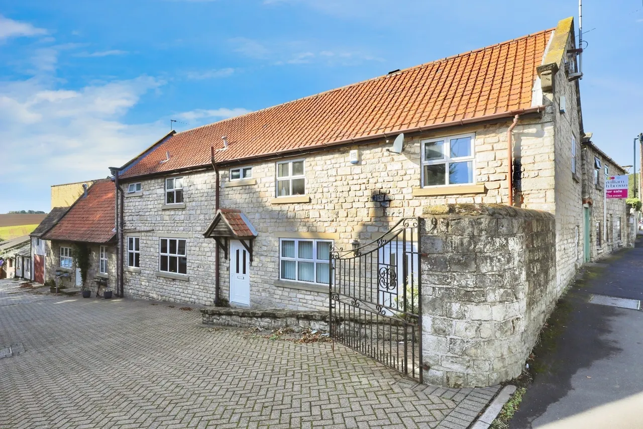 2 bed house for sale, Blyth Road, Maltby, S66