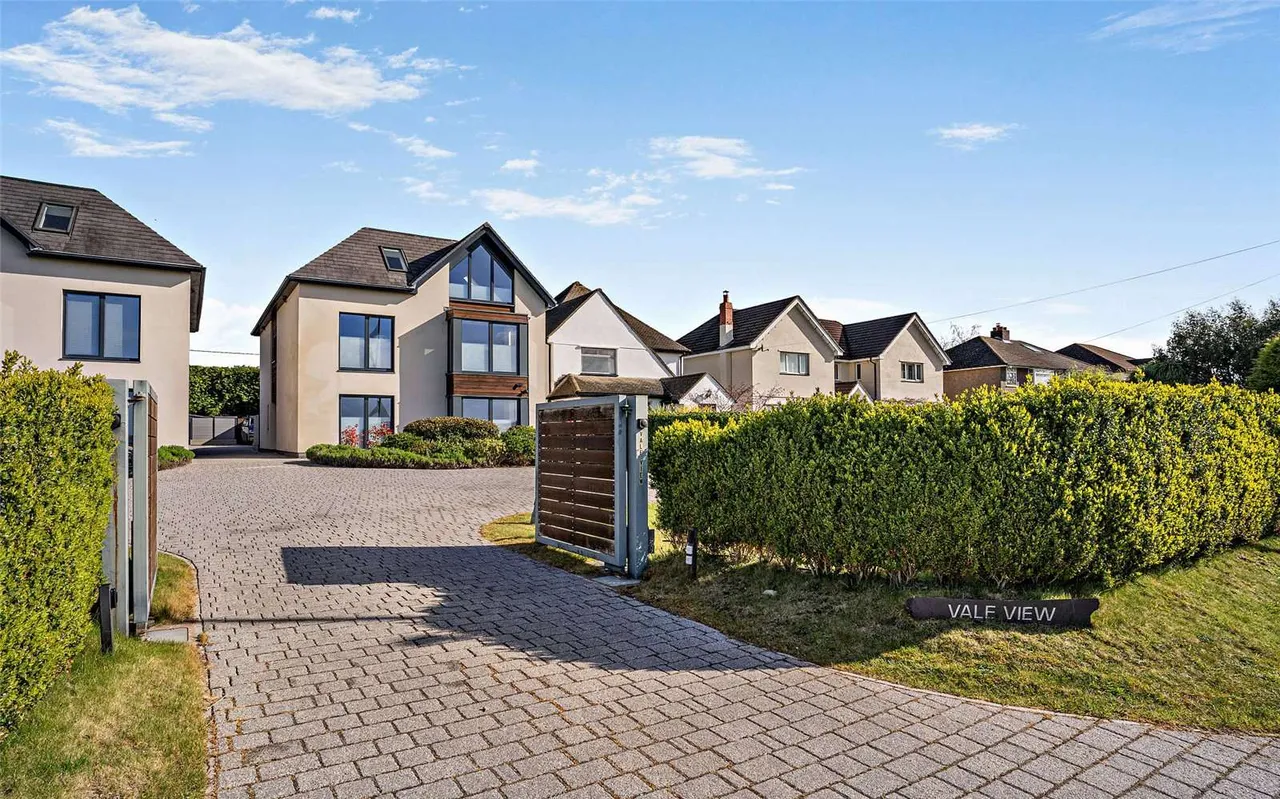 6 bed house for sale — Llantrisant Road, Groesfaen Loop, Pontyclun, Rhondda Cynon Taf, CF72 8NJ