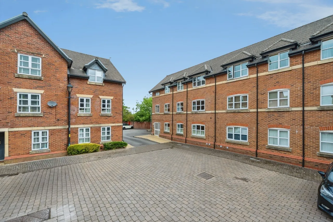 2 bed flat for sale — Springbank Gardens, LYMM, Cheshire, WA13