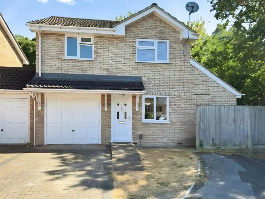 2 bed house for sale, Oak Way, Woodley, RG5