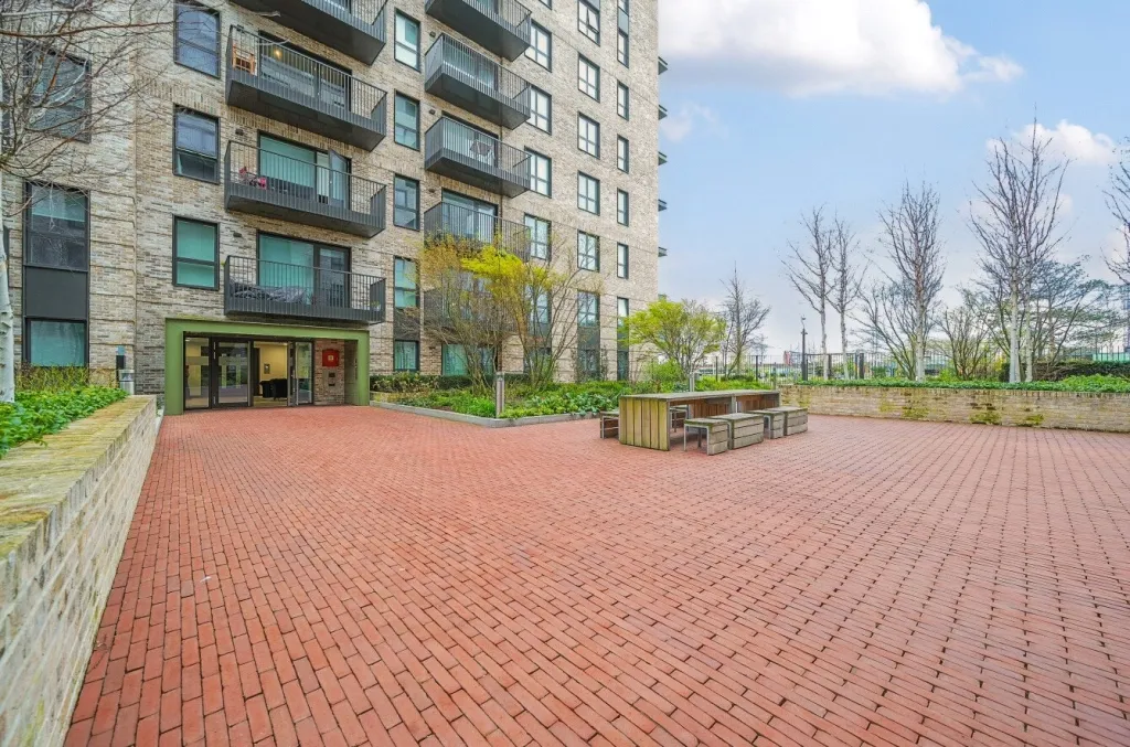 Greenleaf Walk, Southall, UB1, photo 12