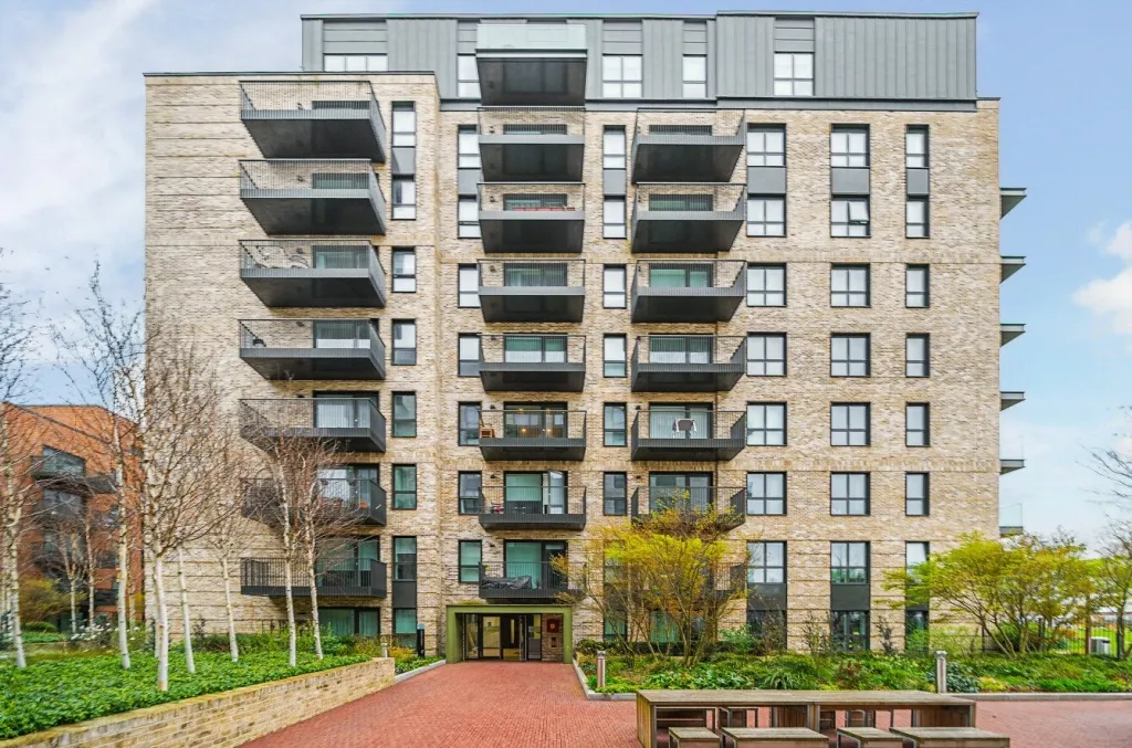 1 bed flat for sale, Greenleaf Walk, Southall, UB1