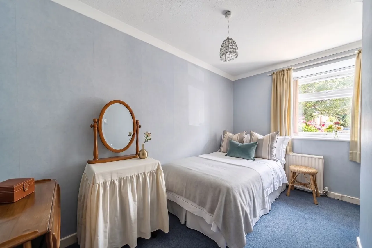 Chartwell Place, Epsom, KT18, photo 11