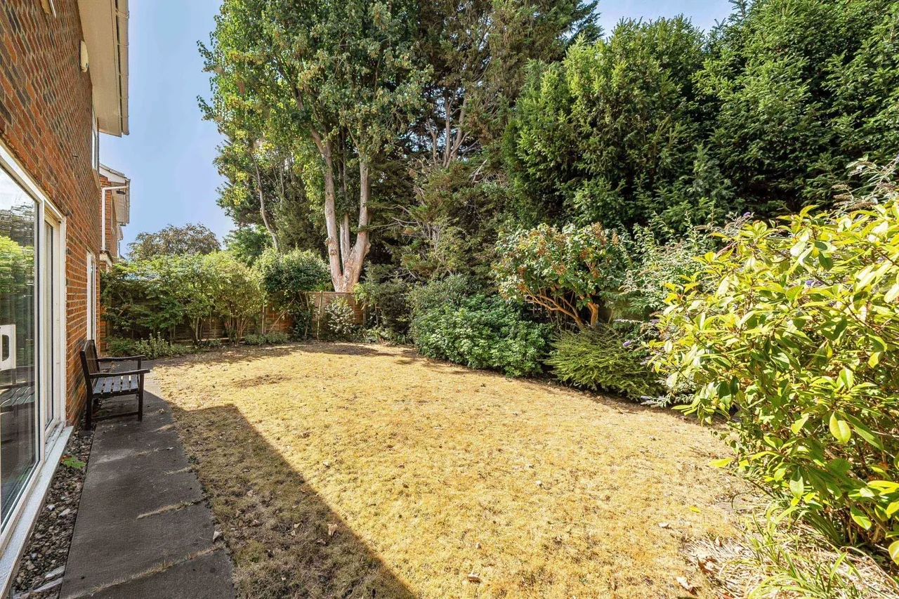 Chartwell Place, Epsom, KT18, photo 4