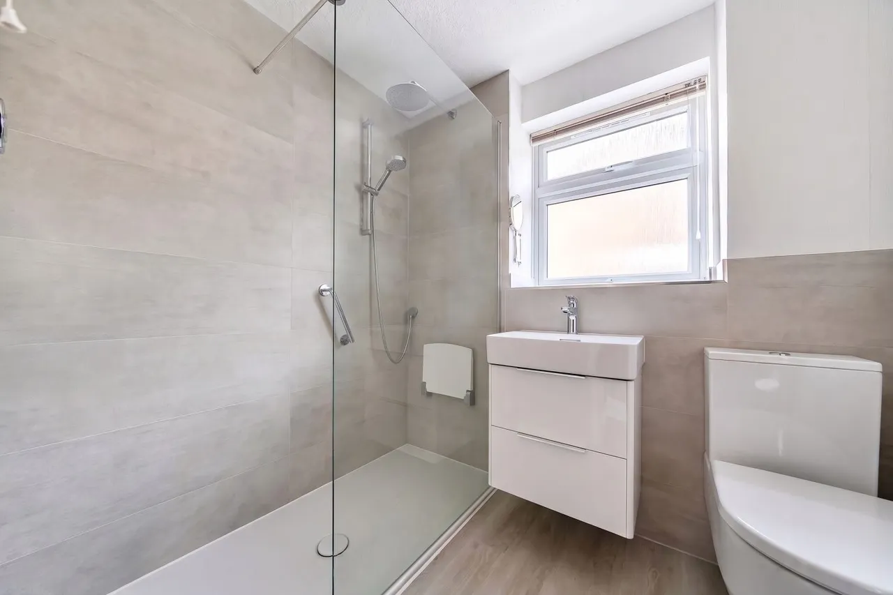 Chartwell Place, Epsom, KT18, photo 10
