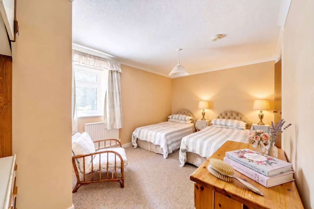 Chartwell Place, Epsom, KT18, photo 9