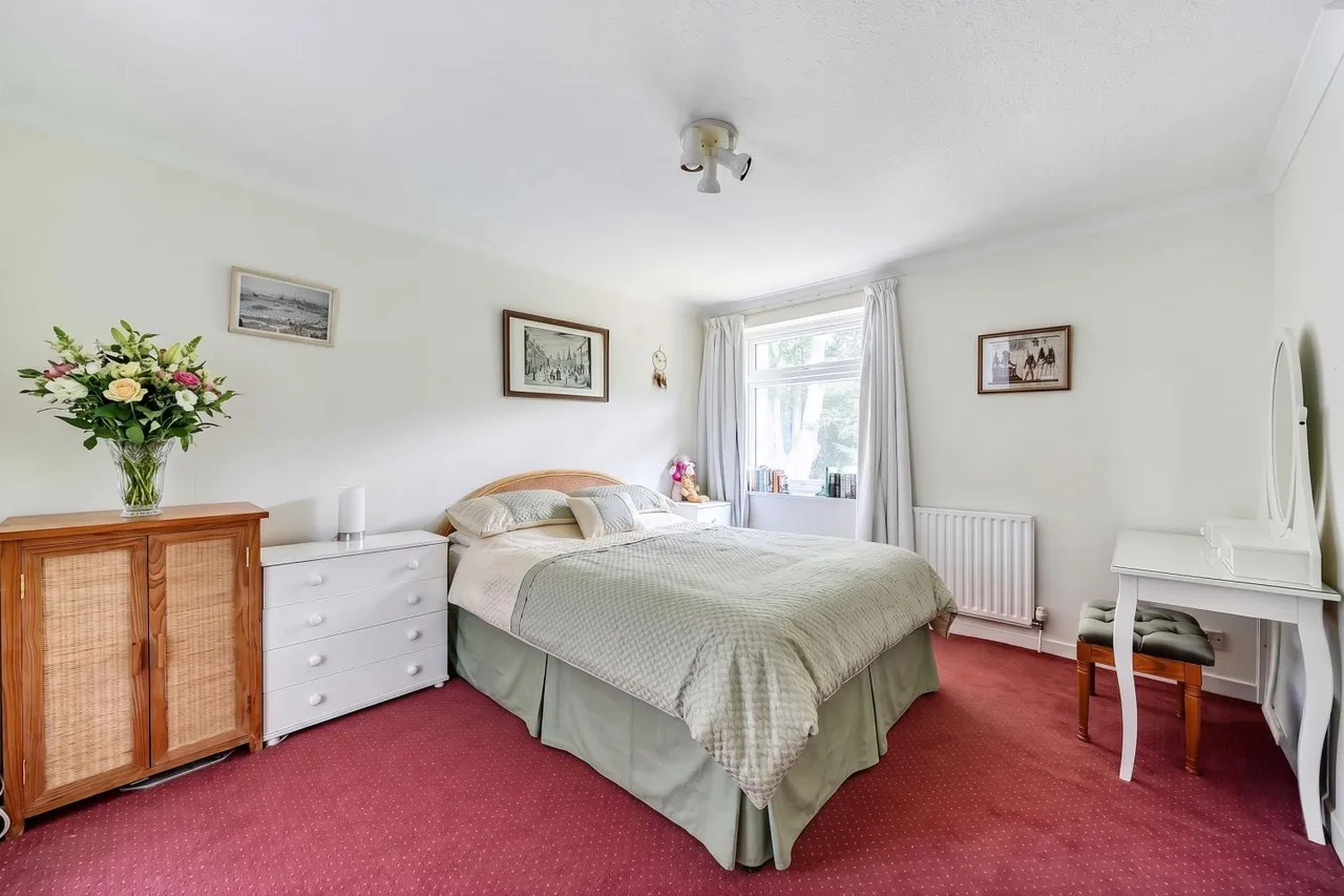 Chartwell Place, Epsom, KT18, photo 6
