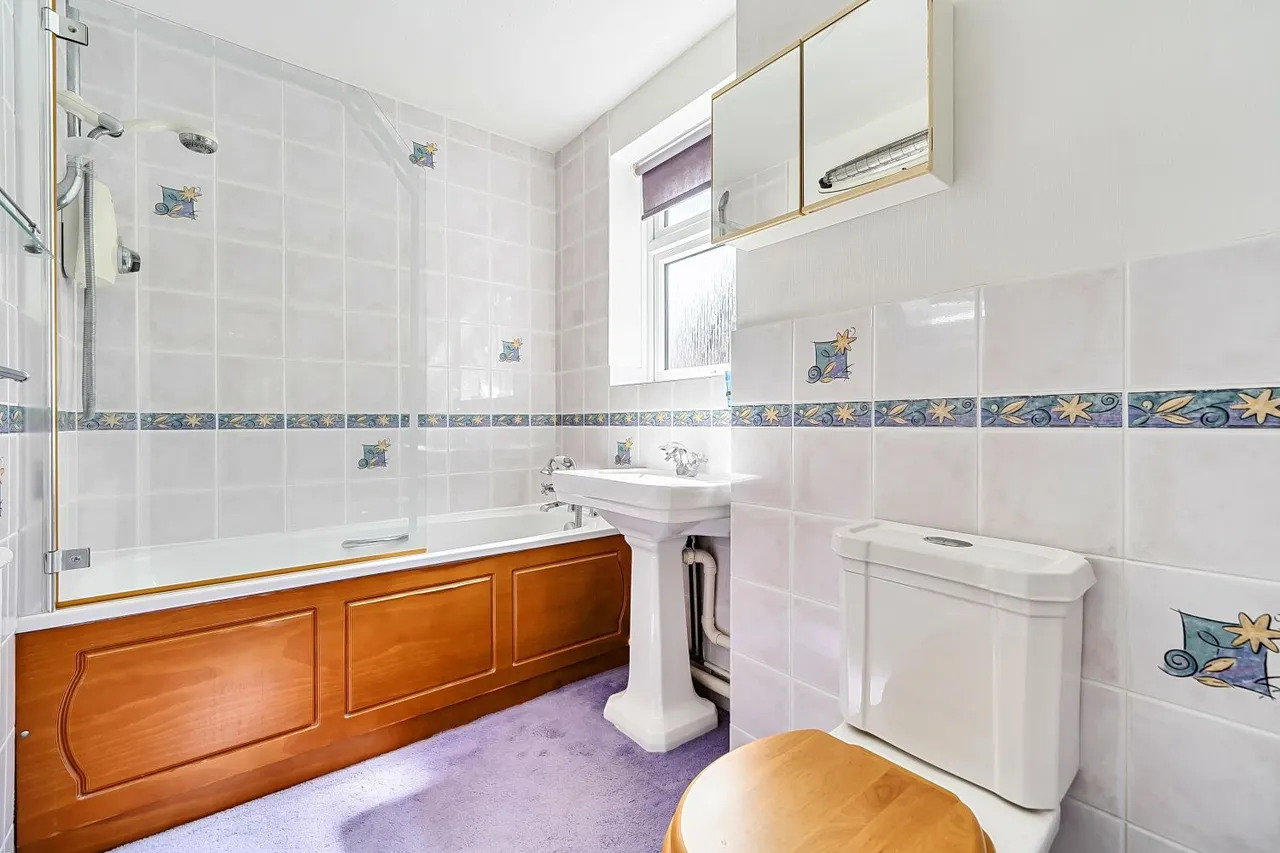 Chartwell Place, Epsom, KT18, photo 8